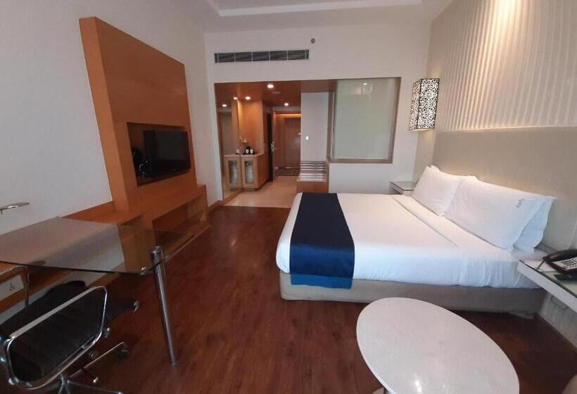 Номер Deluxe Кровать Кинг, Holiday Inn Amritsar Ranjit Avenue By Ihg