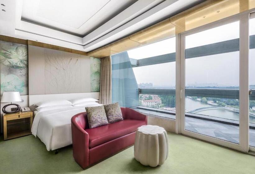 اتاق لوکس با تخت بزرگ, Sheraton Huzhou Taihu Lake Hot Spring Resort & Spa