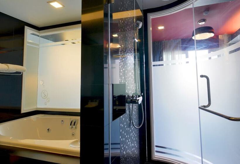 스위트, Sleep With Me Hotel Design Hotel @ Patong