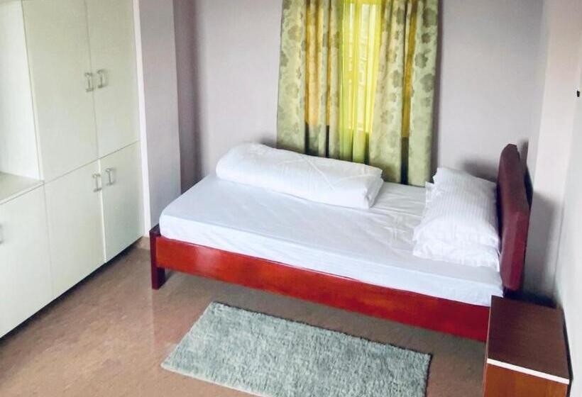 标准单人间, The Palm Guest House