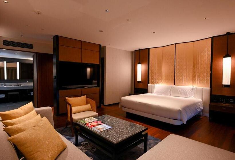 스위트 킹사이즈 침대, Ryukyu Hotel & Resort Nashiro Beach