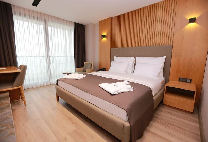 패밀리 룸, Pikola Otel