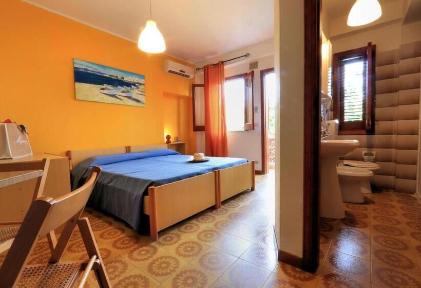 اتاق اکونومی, Testa Di Monaco   Basic Beach Accommodations