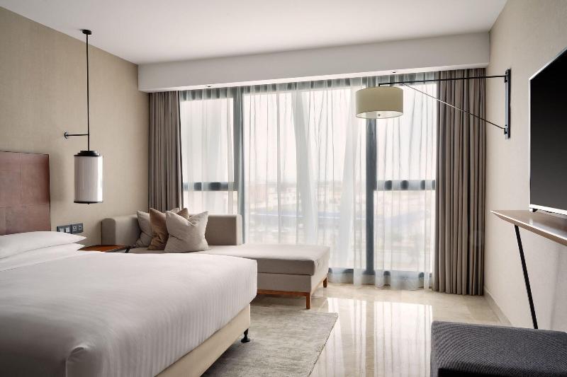اتاق سوپریور با تخت بزرگ, Tunis Marriott