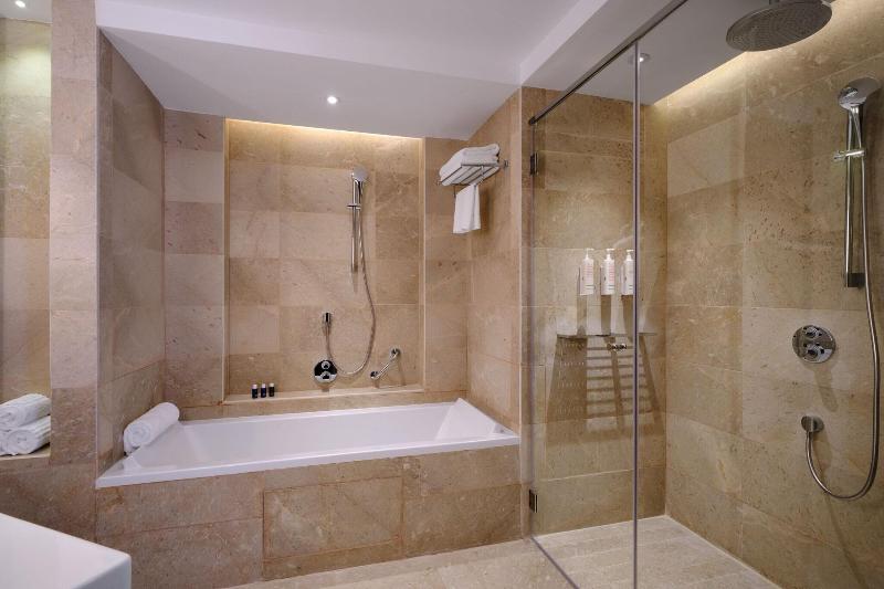 سوئیت با تخت بزرگ, Tunis Marriott
