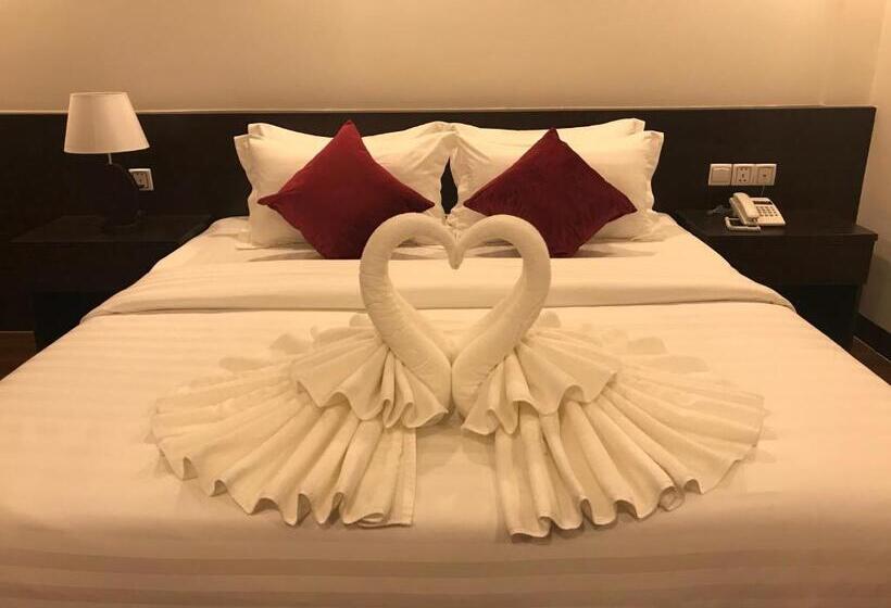 キングサイズベッドのデラックスルーム, Apple Hotel Two   Near Phnom Penh Airport