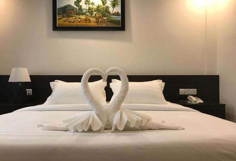 キングサイズベッドのデラックスルーム, Apple Hotel Two   Near Phnom Penh Airport