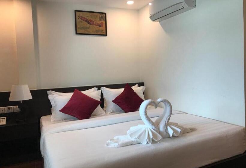 キングサイズベッドのスタンダードルーム, Apple Hotel Two   Near Phnom Penh Airport