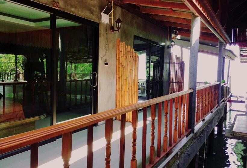 اتاق لوکس با بالکن, Lanta Sabai Day House
