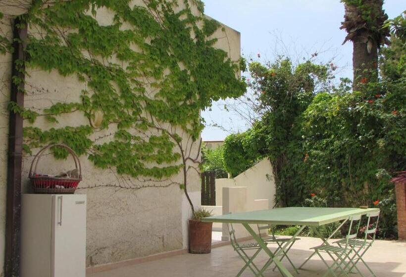 سوییت جونیور با چشم‌انداز دریا, Villa Majata