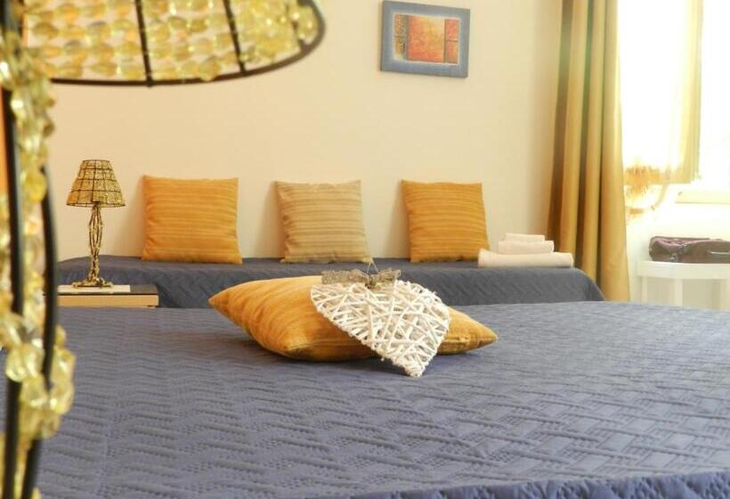 اتاق استاندارد سه نفره, Actinia Accommodation