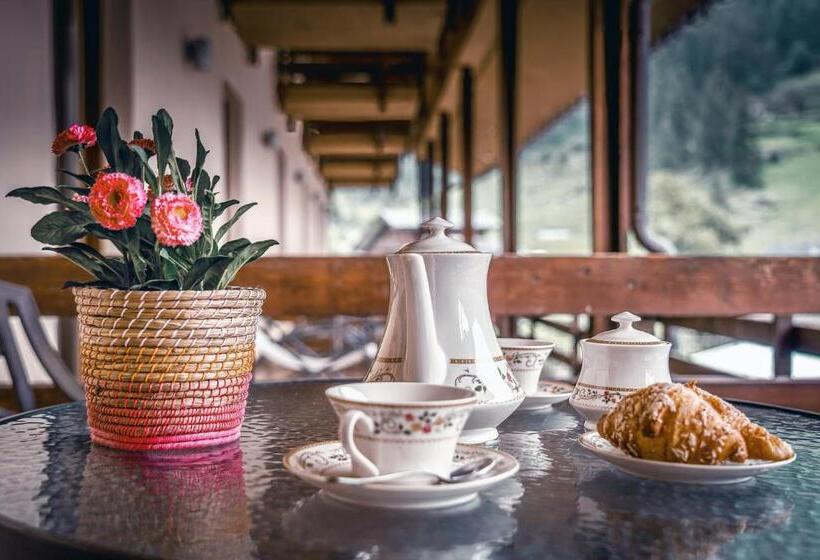 Трехместный Номер Премиум, Chalet Du Lys Hotel & Spa
