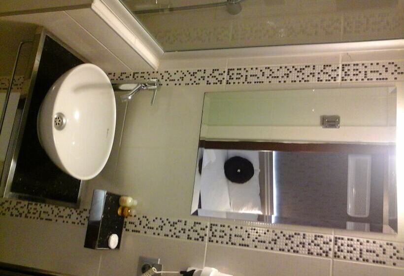 اتاق ساده سه‌ نفره, Olimpiyat Hotel Izmir