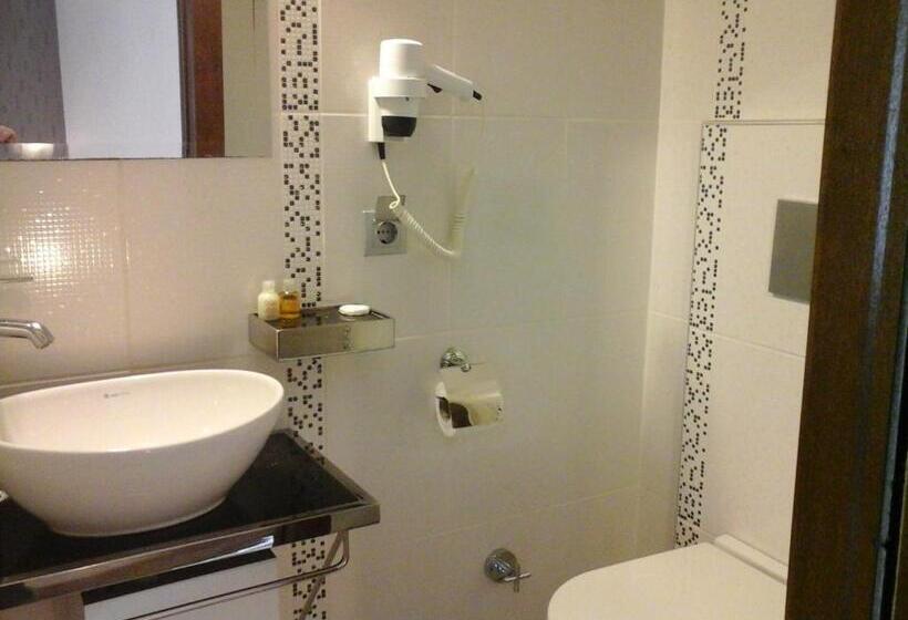 اتاق ساده سه‌ نفره, Olimpiyat Hotel Izmir