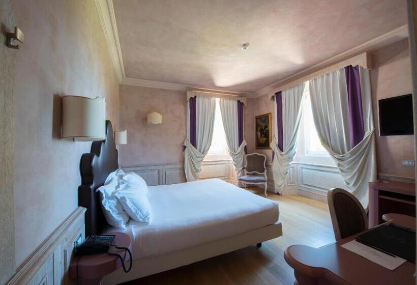 اتاق لوکس با چشم‌انداز باغ, Villa Lattanzi