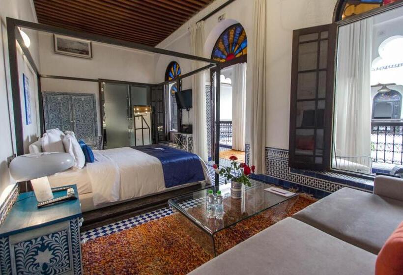 سوییت لوکس, Riad Braya