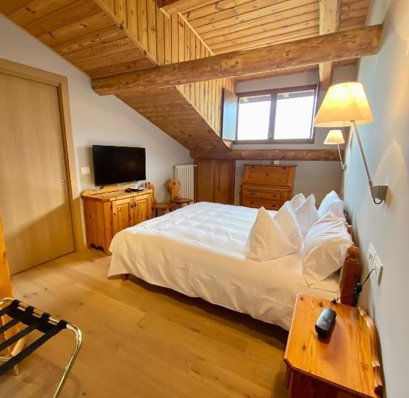 Habitaci�n Est�ndar Abuhardillada, Rutzer Hotel Ristorante & Panoramic Spa