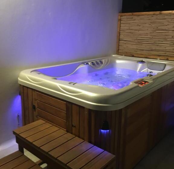 Люкс с гидромассажем, Valena Mare Suites & Apartments