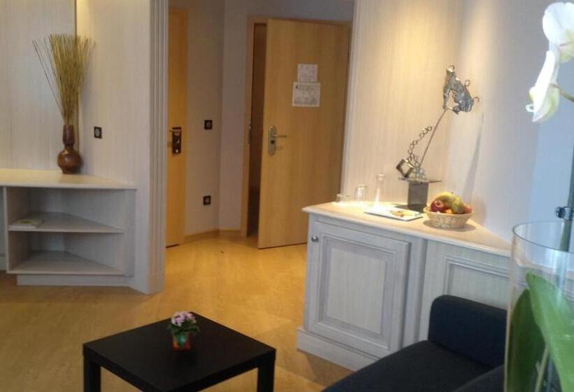 سوییت لوکس, Cottage Logis Hôtel   Restaurant