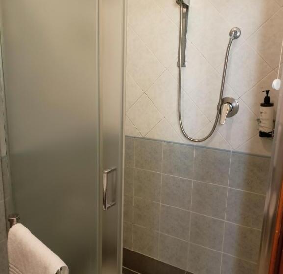 标准单人间, Ariston Imperial