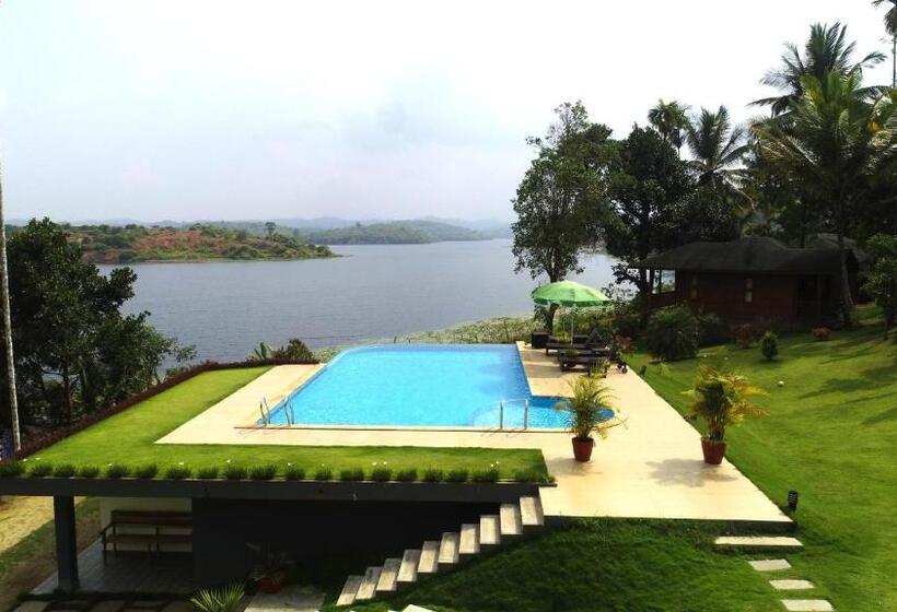 스탠다드 트리플 룸, Room In Guest Room   Lakerose Wayanad Resort   Lake View