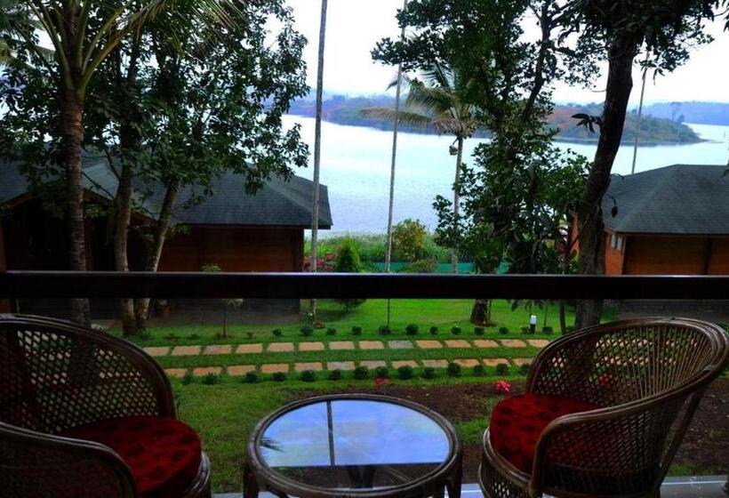 스탠다드 트리플 룸, Room In Guest Room   Lakerose Wayanad Resort   Lake View