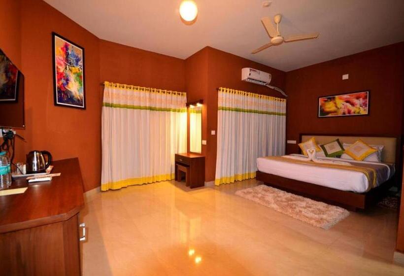 스탠다드 트리플 룸, Room In Guest Room   Lakerose Wayanad Resort   Lake View