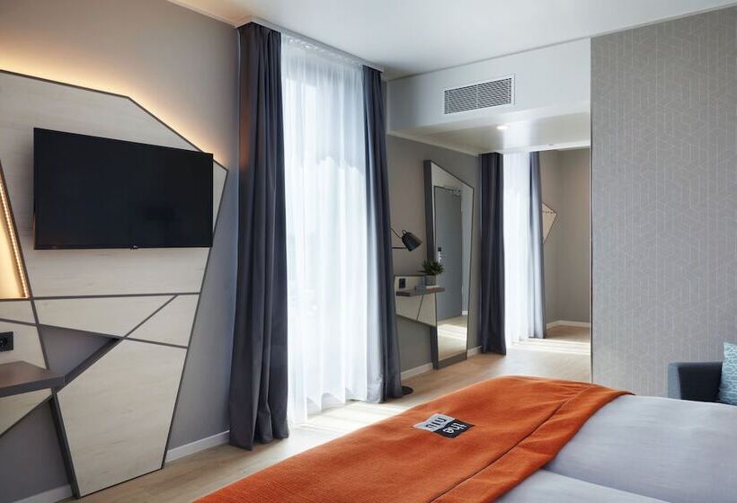 Номер Superior, Holiday Inn   The Niu, Hub Dusseldorf Messe, An Ihg