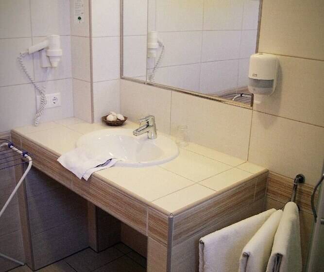 Номер Стандарт Трехместный, Bajor Panzió Bük Bükfürdő, Adults Friendly 12 Plus
