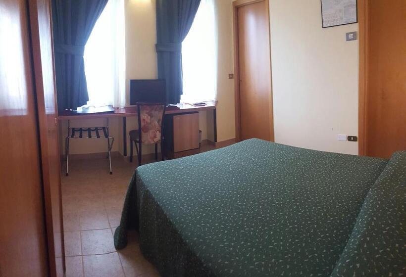 اتاق اکونومی, Nuovo Albergo