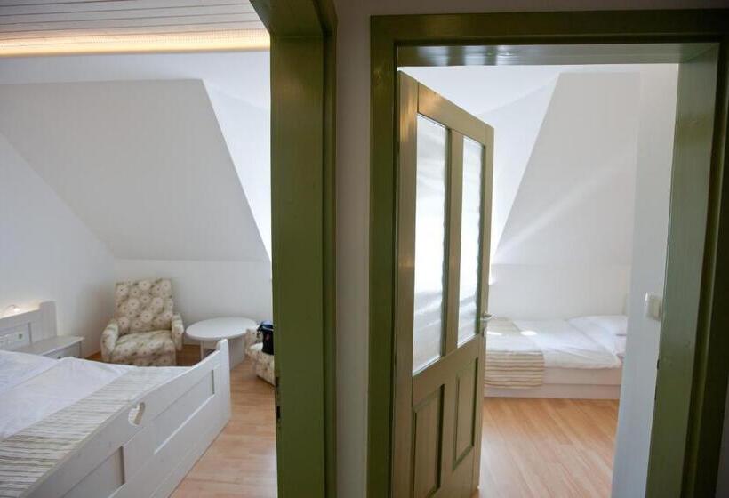 스위트, Tornácos Hotel   Hegykő