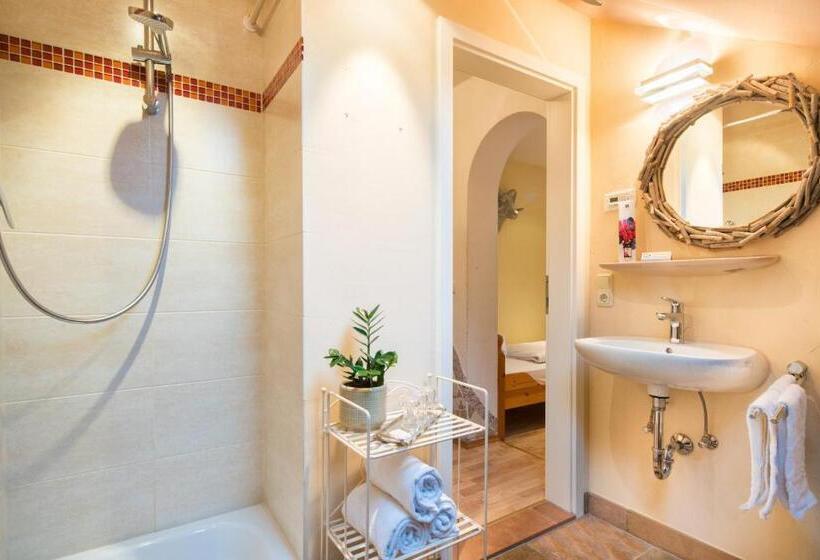 اتاق استاندارد سه نفره, Zur Schönen Aussicht Hotel Garni