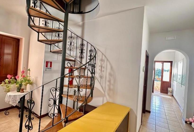Трехместный Номер Стандарт с Балконом, Agriturismo Mammarella