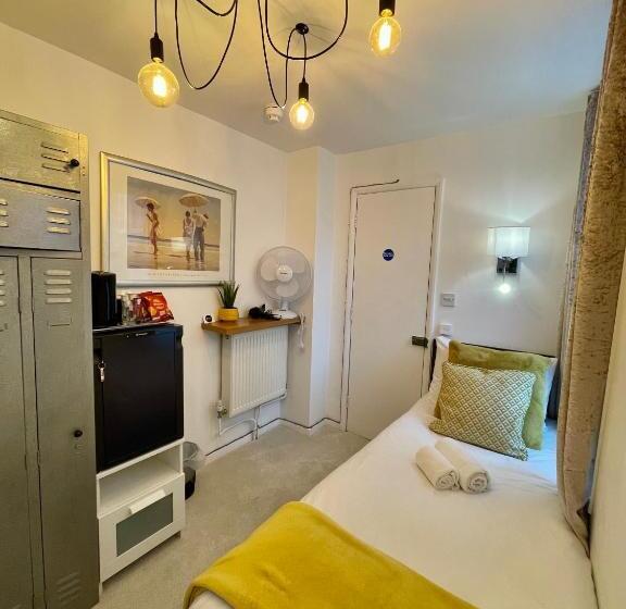 Номер Deluxe Одноместный, Brighton Black Hotel & Hot Tubs