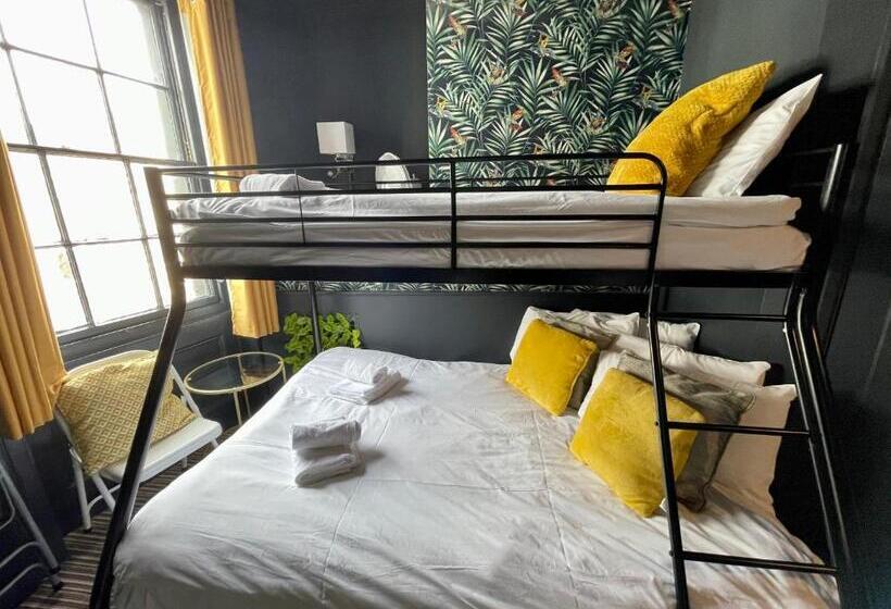 Семейный Номер, Brighton Black Hotel & Hot Tubs