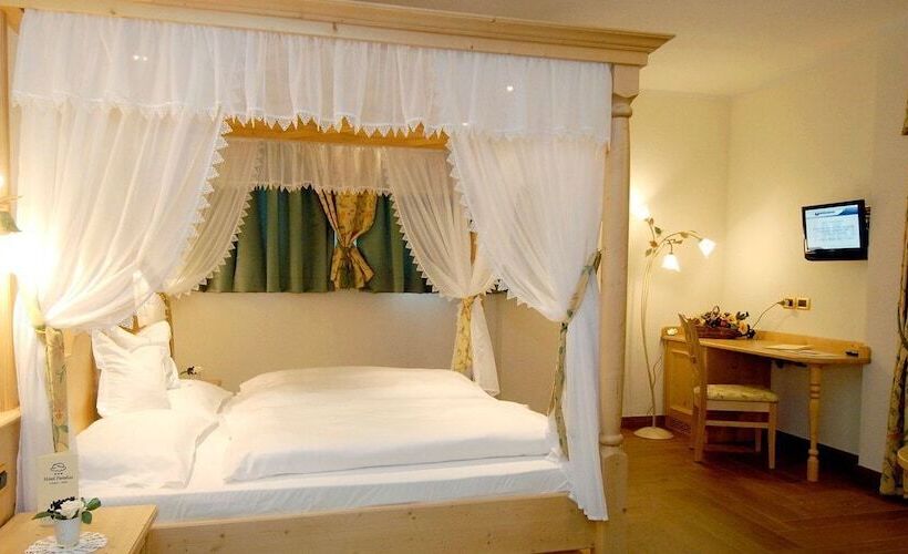 Полулюкс, Paradise Lodge