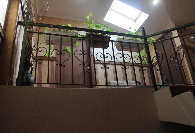 اتاق اکونومی, Tarnava