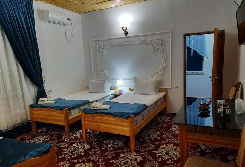 اتاق لوکس سه تخته, Boutique Hotel Parvina