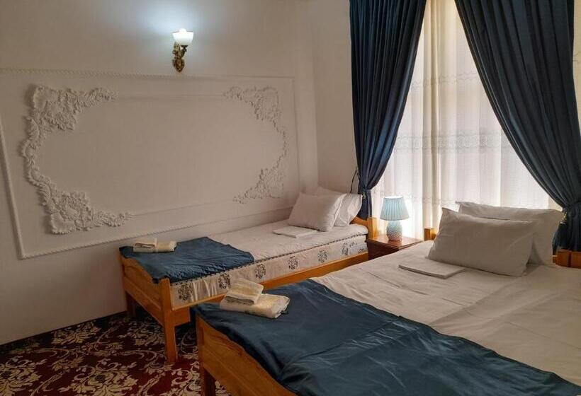 디럭스 트리플 룸, Boutique Hotel Parvina