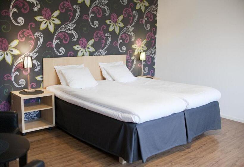 Семейный Номер, Centralhotellet