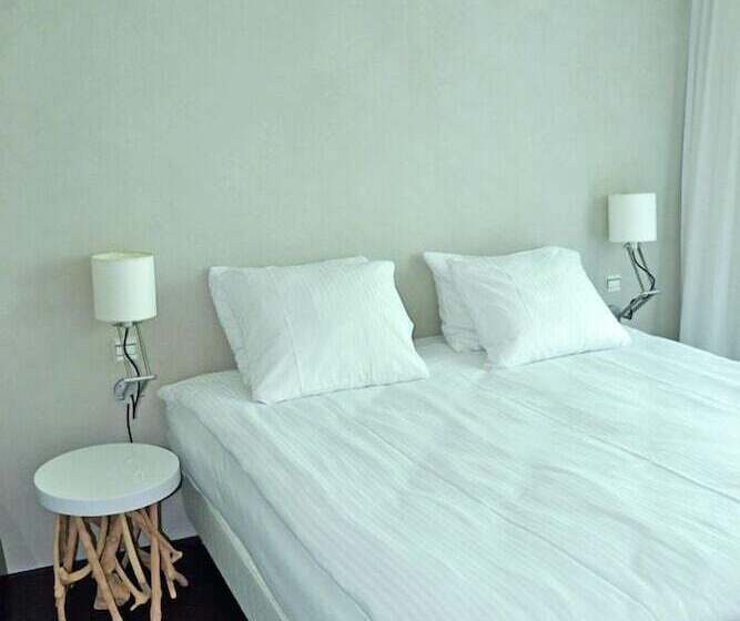 Comfort room with terrace, Fletcher Hotel   Restaurant Elzenduin