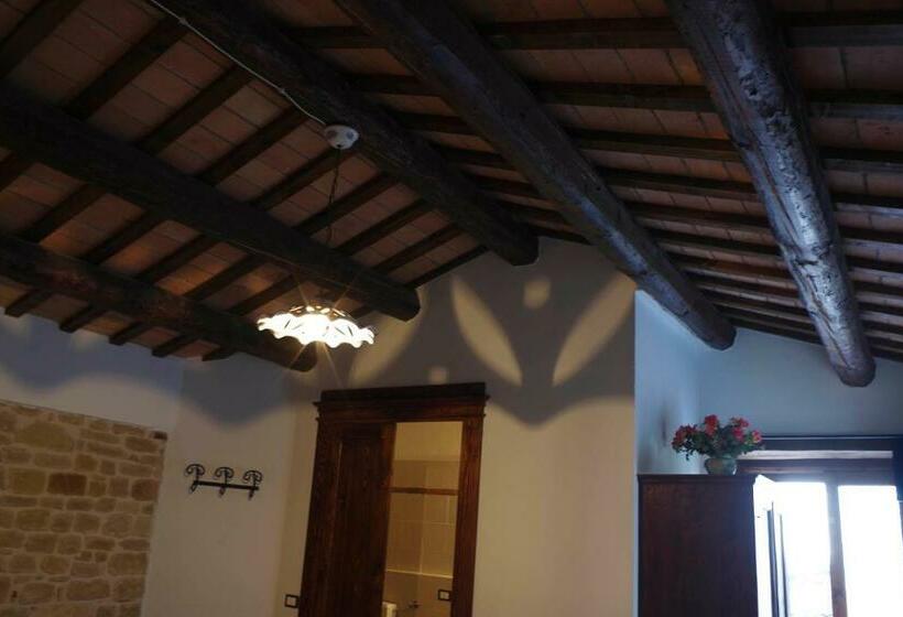 Номер Стандарт с Балконом, Azienda Agrituristica Colle San Giorgio