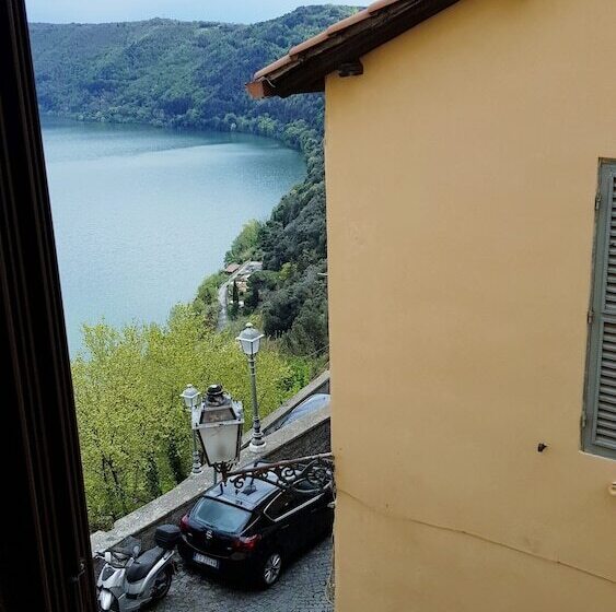 标准单人间, Castel Gandolfo