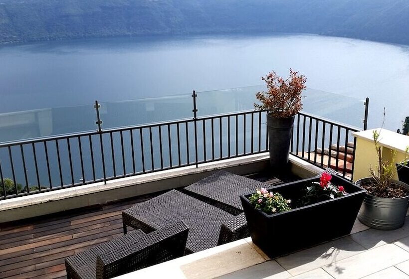 带两个卧室的顶楼公寓, Castel Gandolfo