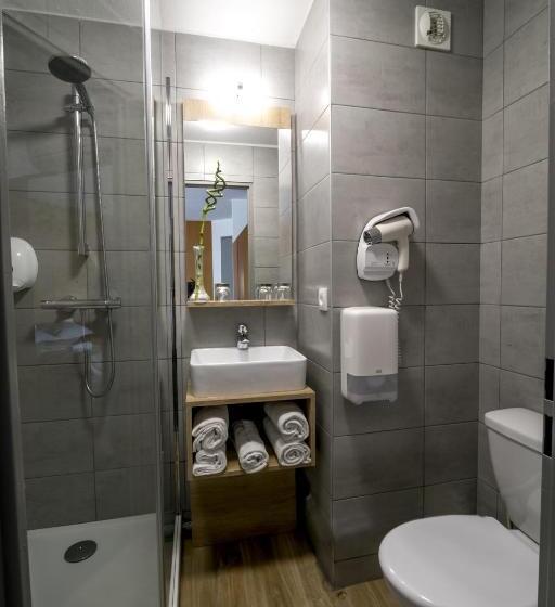 Standaard Vierpersoonskamer, Ostal Pau Universite   Sure Hotel Collection By Best Western
