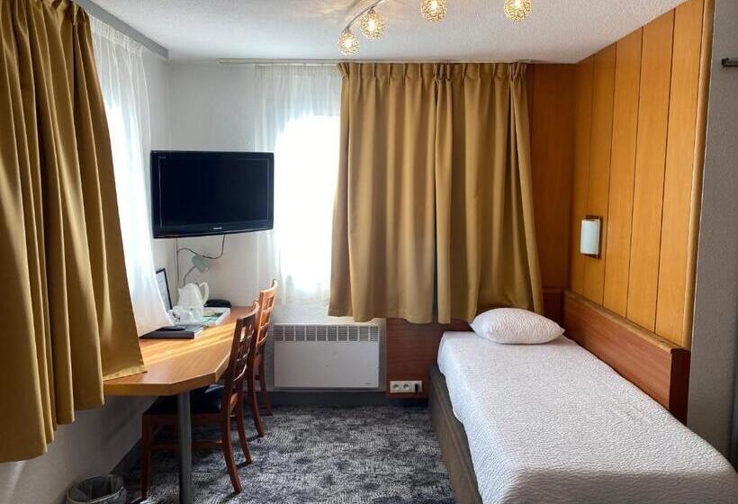 Standaard Vierpersoonskamer, Ostal Pau Universite   Sure Hotel Collection By Best Western