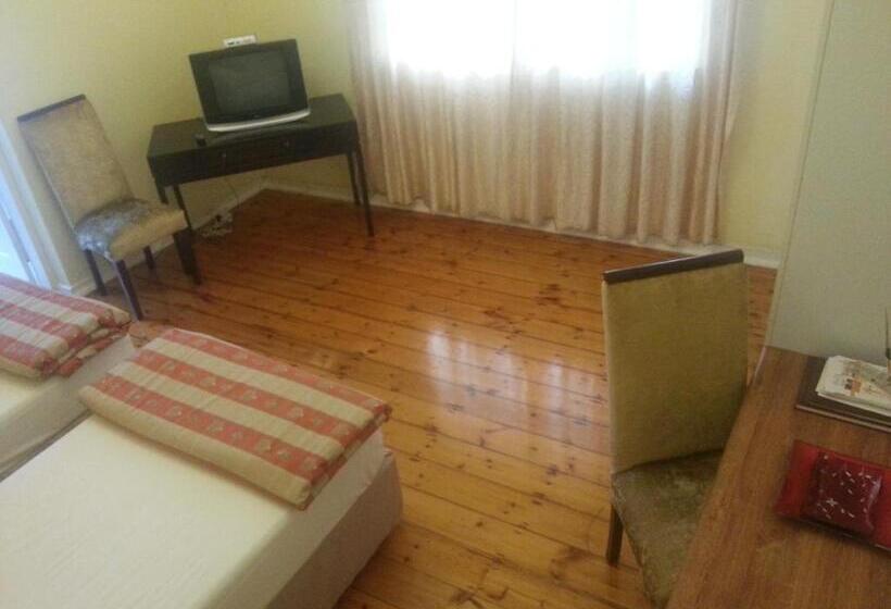 اتاق لوکس, The Crescent Guesthouses  Bnb/self Catering