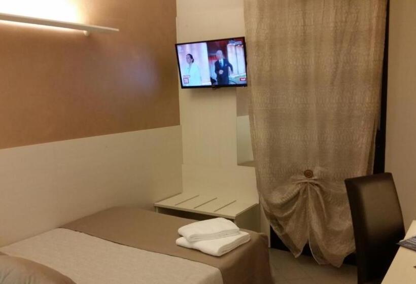 اتاق استاندارد یک نفره, Albergo Al Cacciatore