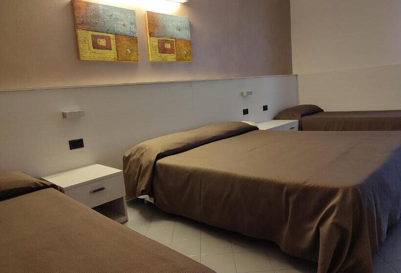 اتاق استاندارد چهار تخته, Albergo Al Cacciatore