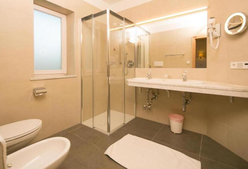 Номер Superior с Балконом, Goldenes Roessl Adults Only